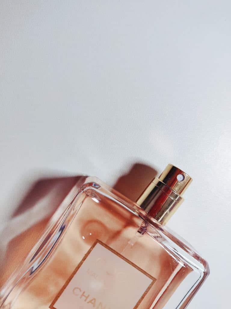 Signature Perfumes: What Your Fragrance Says About You how-to-wear-a-signature-fragrance