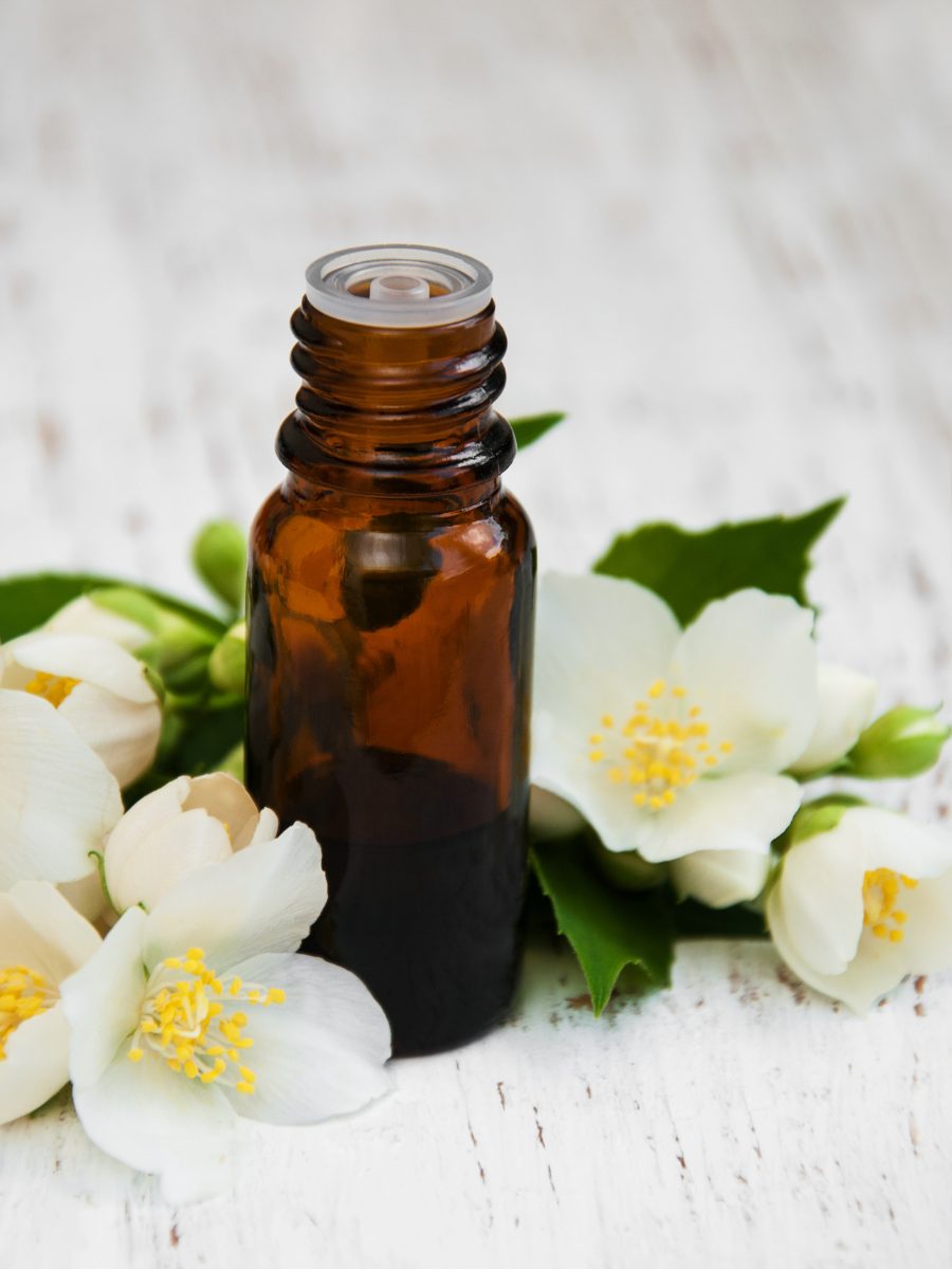 What Does Jasmine Smell Like? jasmine essential oil