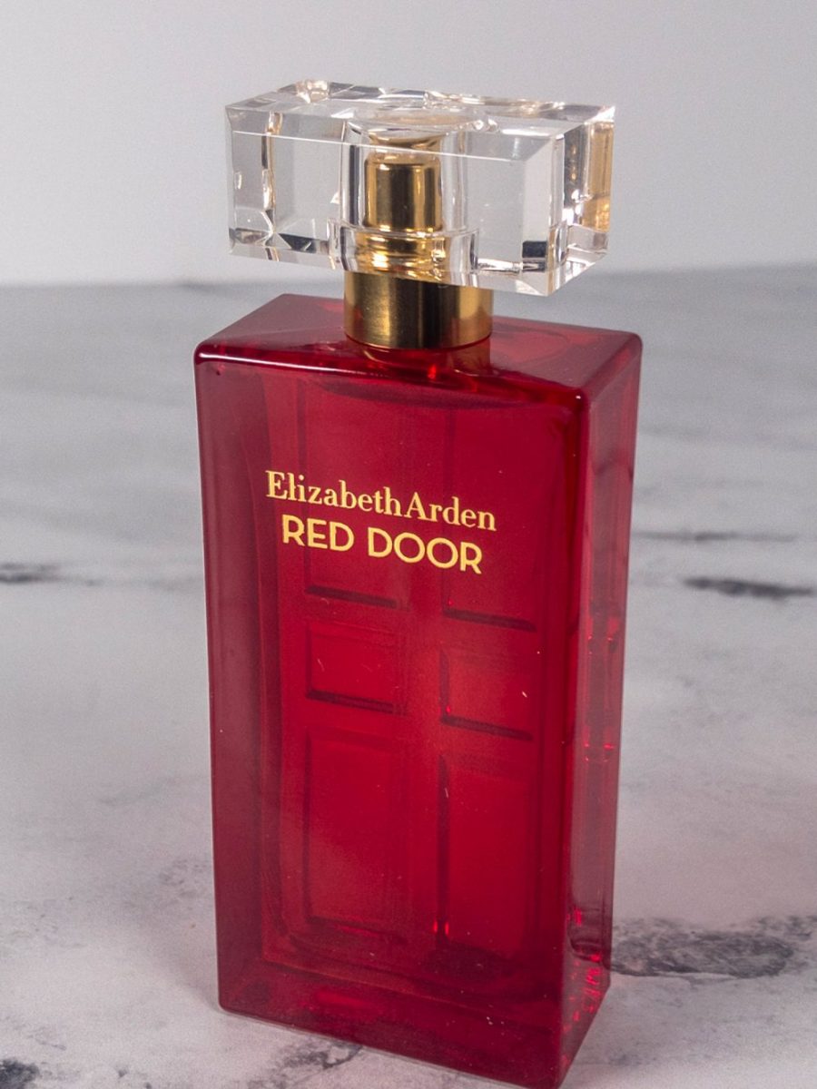 Elizabeth Arden’s Red Door Perfume Review: An Ageless Classic? red-door-2