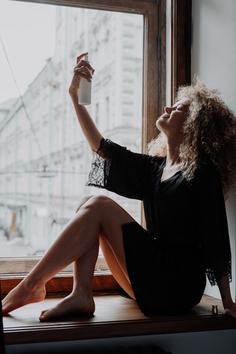 Body Mist vs Perfume: What's The Difference? girl using body spray