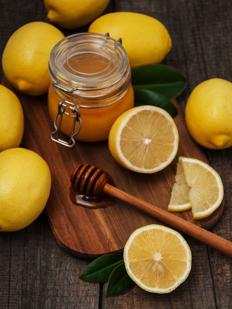 Jimmy Choo Illicit Perfume Review: Bold & Full Of Elegance Honey and lemon