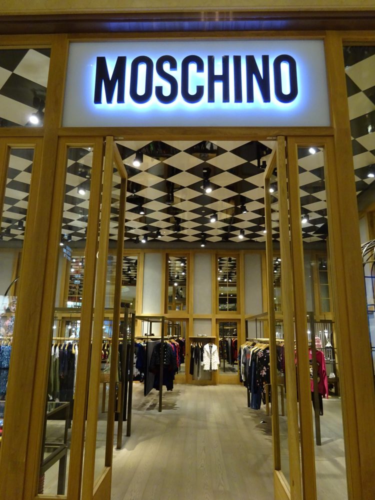 11 Best Moschino Perfumes Reviewed: Whimsical, Creative & Gorgeous Moschino Bouquet