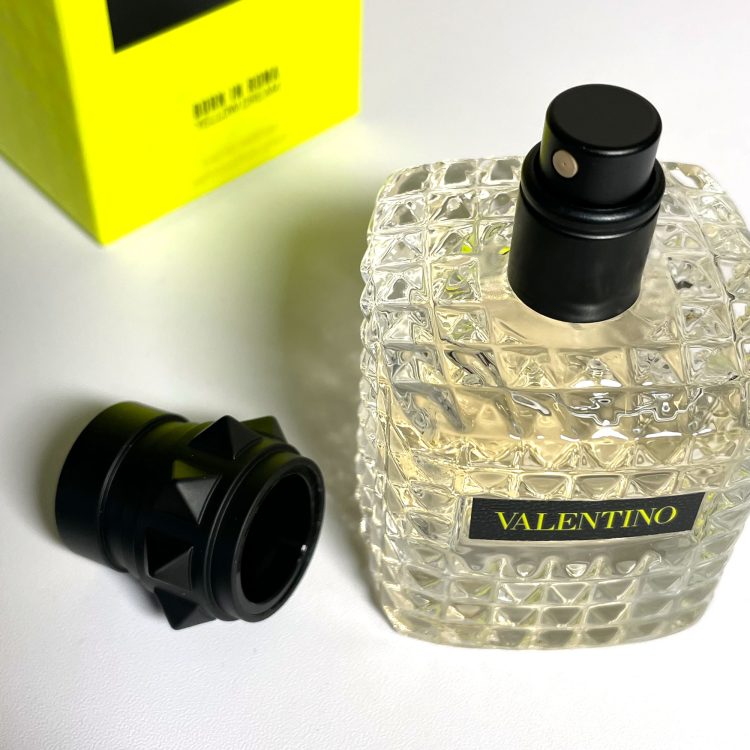 Valentino Donna Born in Roma Yellow Dream Reviewed: Subtly Sexy & Refreshing Valentino Donna Born in Roma Yellow Dream Sprayer