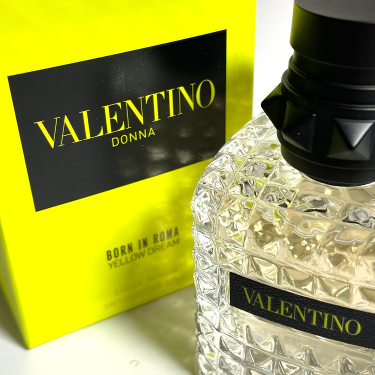 Valentino Donna Born in Roma Yellow Dream Reviewed: Subtly Sexy & Refreshing Valentino Donna Born in Yellow Dream Label