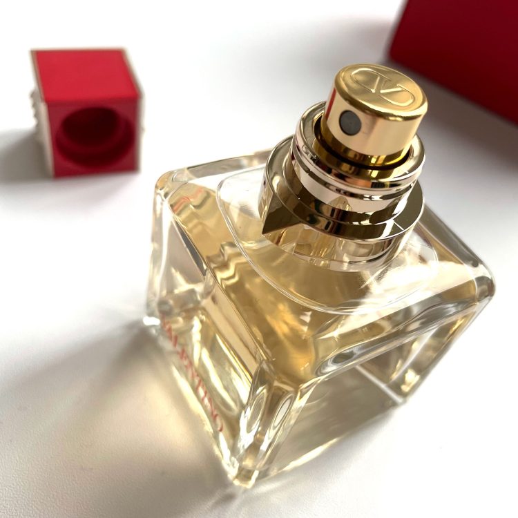 Valentino Voce Viva Perfume Reviewed: Light, Sweet & Delicate Valentino Voce Viva EDP 3