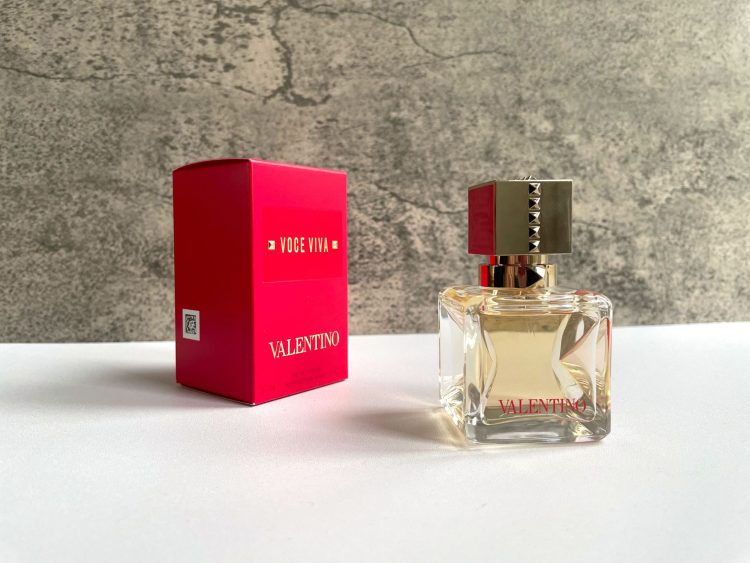 Valentino Voce Viva Perfume Reviewed: Light, Sweet & Delicate Valentino Voce Viva EDP 4