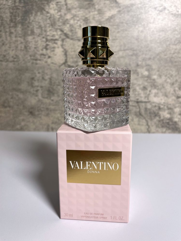 Valentino Donna Perfume Reviewed: Exquisite & Impressive Valentino Donna Stacked