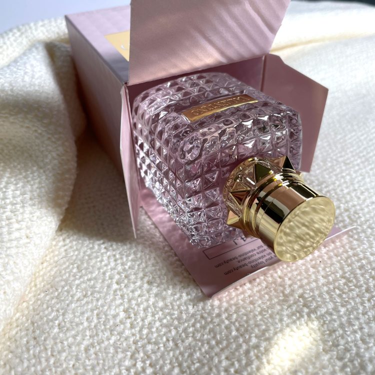 Valentino Donna Perfume Reviewed: Exquisite & Impressive Valentino Donna Unboxing