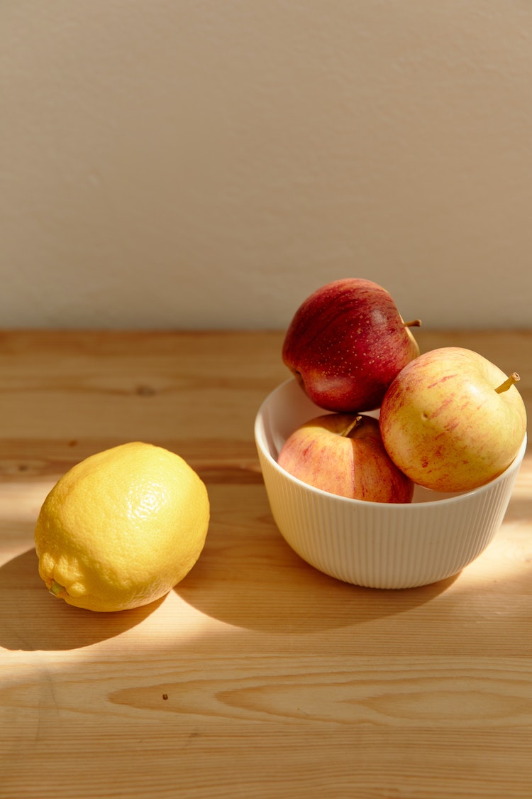 What Does Dolce & Gabbana Light Blue Smell Like? lemon and apples: what does dolce and gabbana light blue smell like