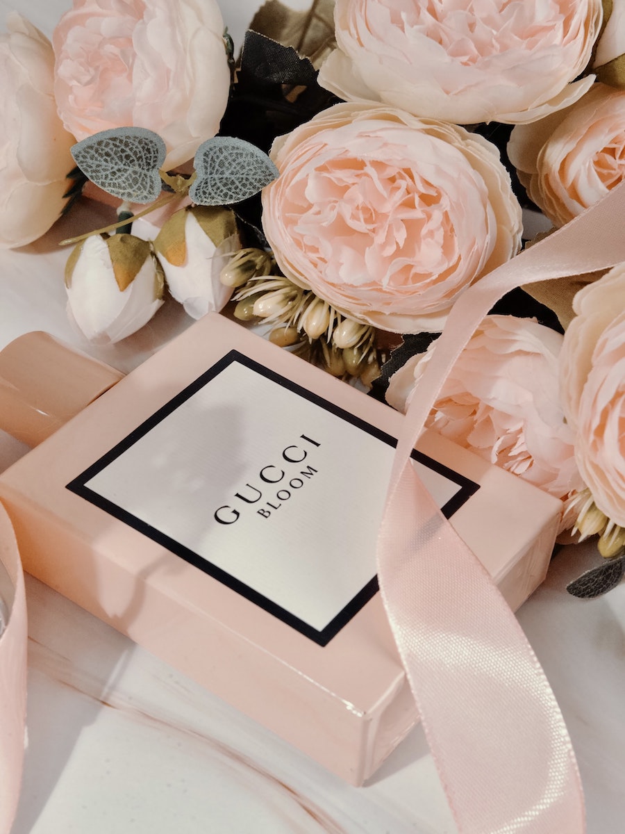 Gucci Bloom Review: Classic Yet Unique White Floral Scent A beautiful shot of Gucci Bloom Perfume Bottle