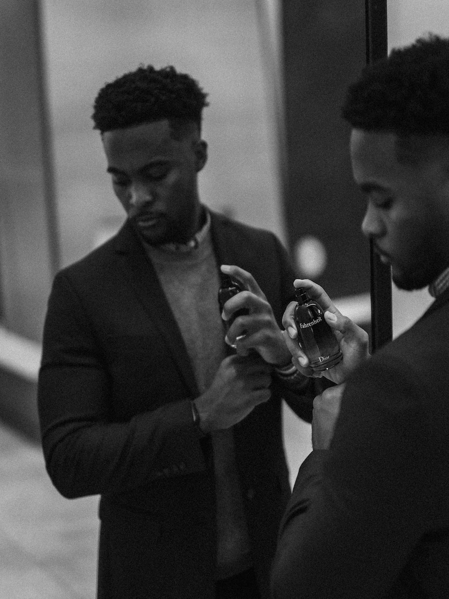 Body Spray vs Cologne: What's The Difference? man applying dior cologne
