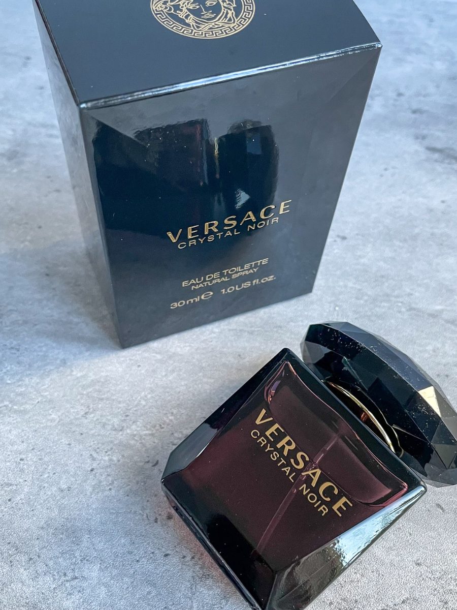 Versace Crystal Noir EDT Reviewed: Spellbinding & Simply Gorgeous Versace Crystal Noir EDT