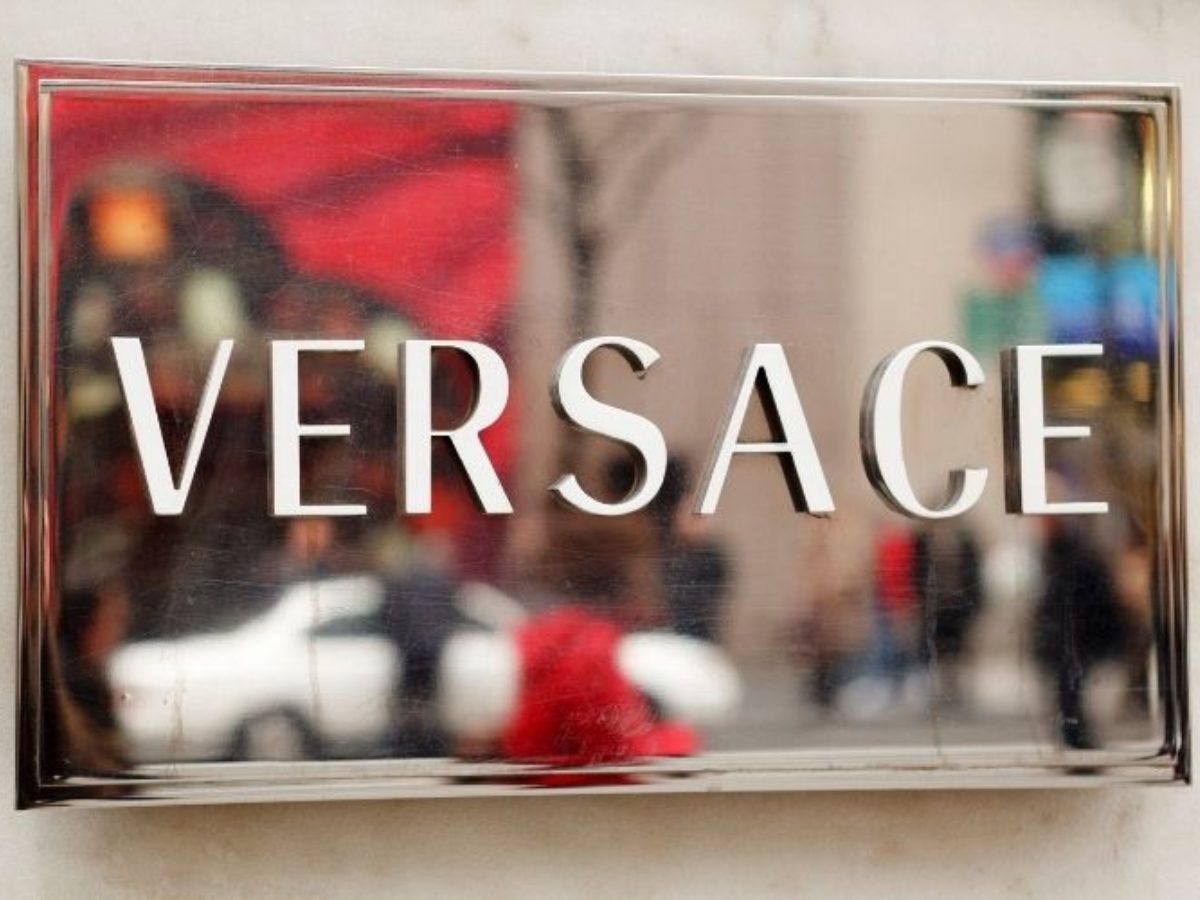 Versace Crystal Noir EDT Reviewed: Spellbinding & Simply Gorgeous Versace