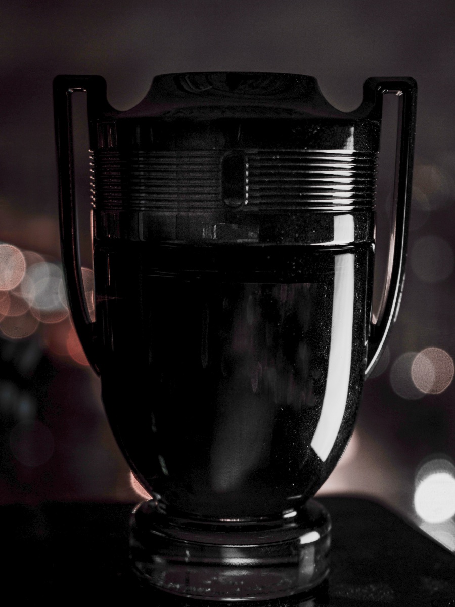 7 Invictus Colognes Reviewed: Confident & Masculine invictus cologne